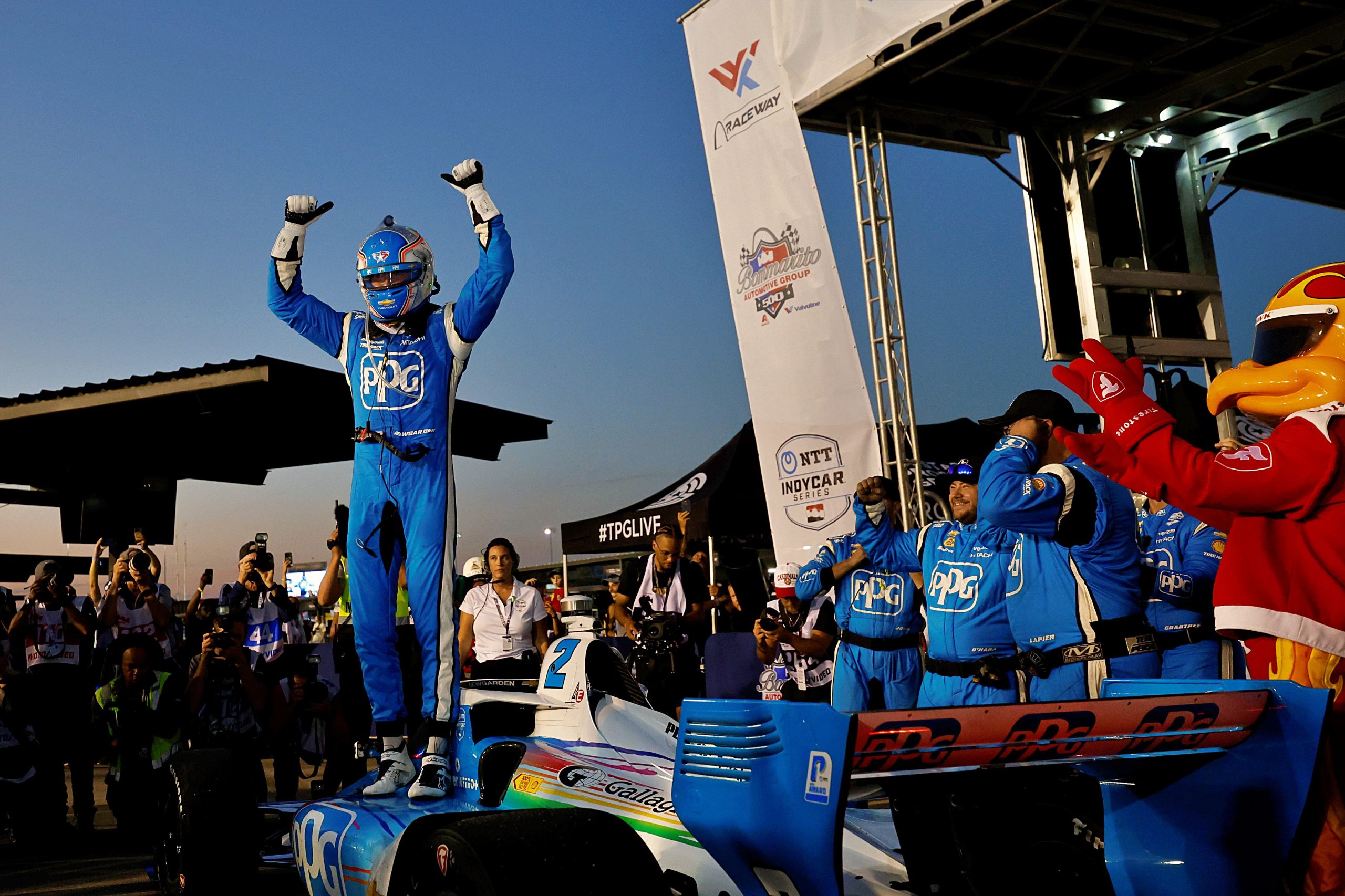 Josef Newgarden Wins in Exciting Fashion At World Wide Technology Raceway